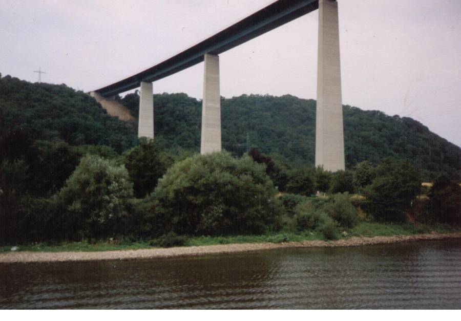 Autobahnbrücke A61