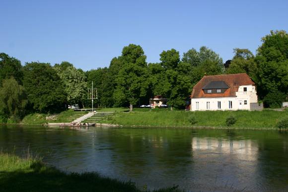 Bootshaus des Donau-Ruder-Clubs Neuburg